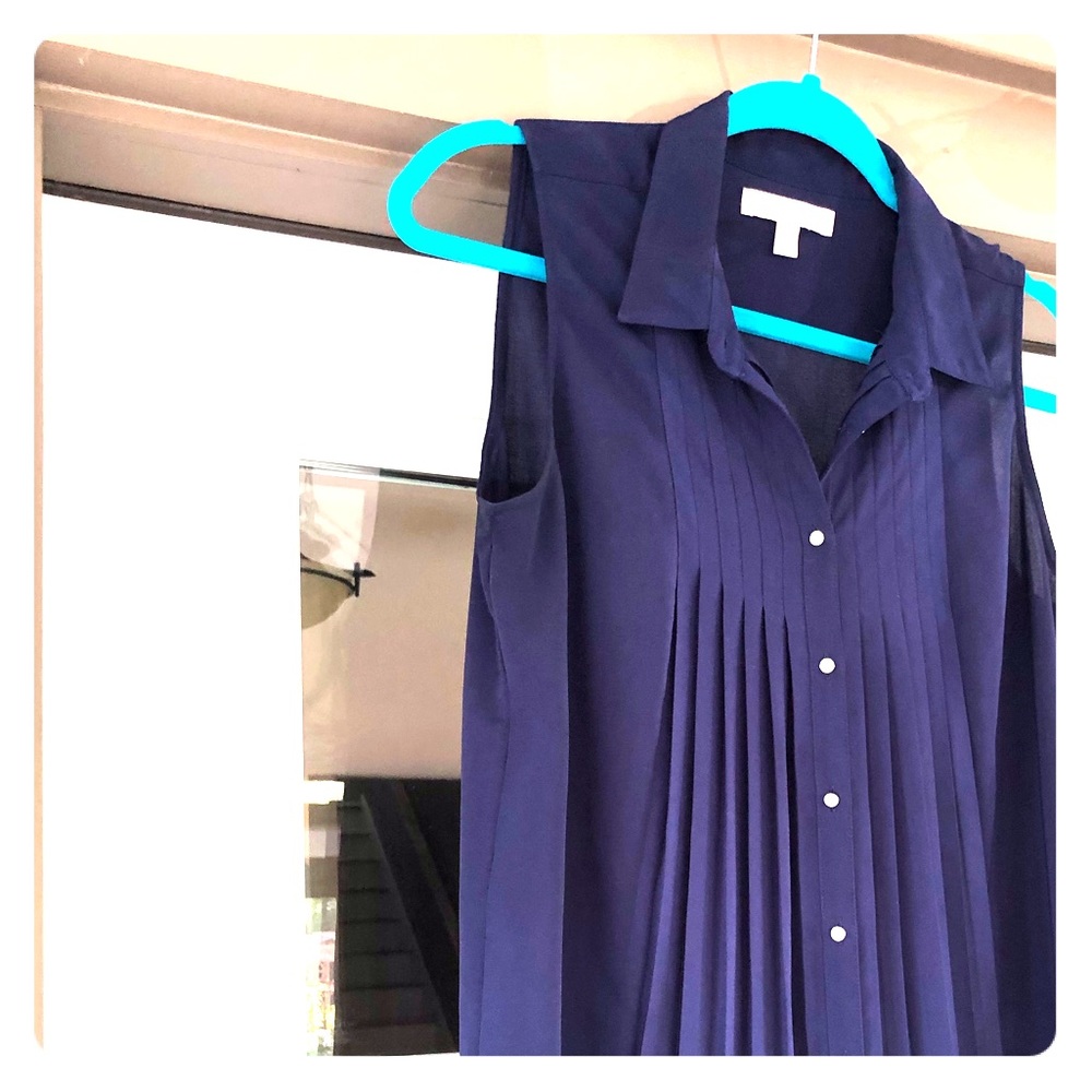 Banana Republic pleated sleeveless blouse